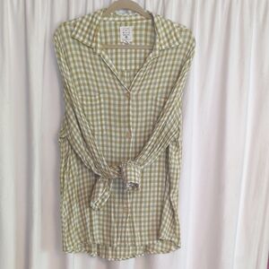 Billabong Lightweight Green Checkered Button Down Shirt. Perfect For Summer!
